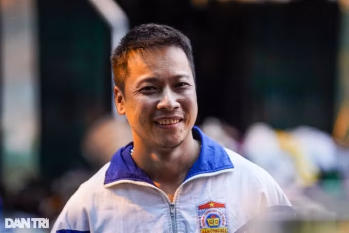 nguoi hung cuu song be gai trong ngoi nha dang boc chay hinh 1