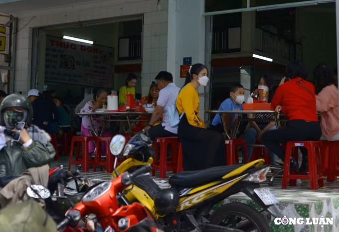 trung tam da lat nhon nhip du khach trong ngay mung 3 tet nham dan hinh 12