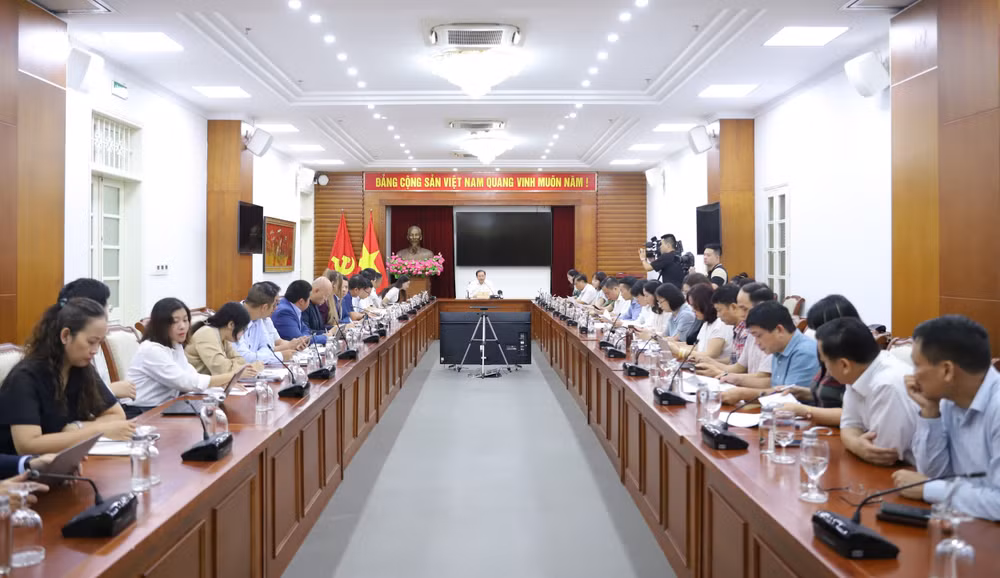 Quang cảnh cuộc họp.