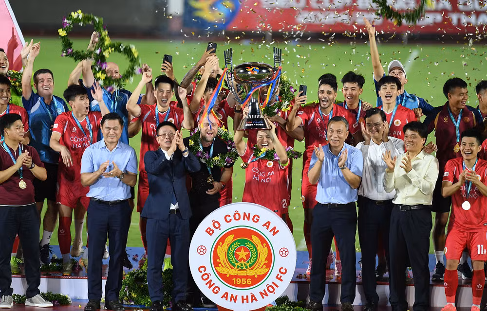 CLB Công An Hà Nội xuất sắc đoạt Siêu Cúp Quốc gia 2025
