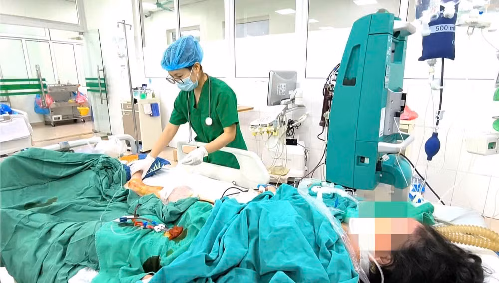 Người dân, nhất là bà con làm nghề đi biển, nuôi trồng thủy sản, đánh bắt hải sản hoặc làm nông nghiệp nên chú ý bảo vệ cơ thể khi lao động.