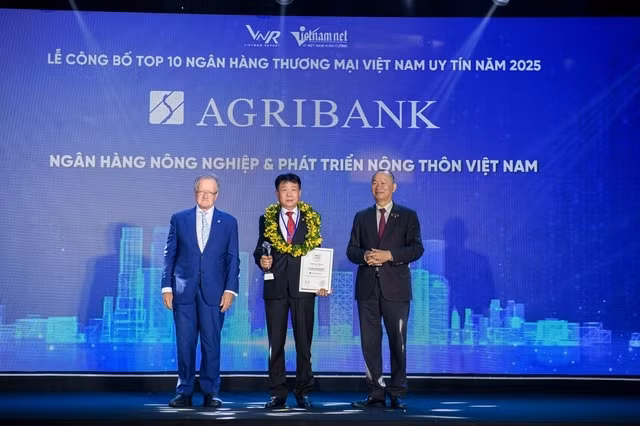 Agribank được vinh danh Top 10 Ngân hàng Thương mại Việt Nam uy tín năm 2025- Ảnh 1.
