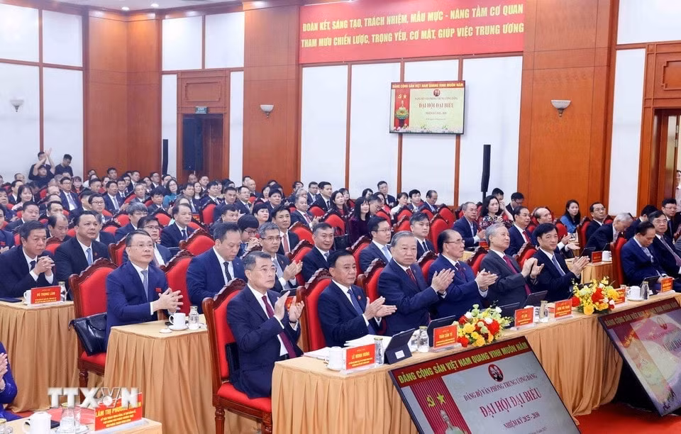 Tổng Bí thư Tô Lâm và các đại biểu tham dự Đại hội Đảng bộ Văn phòng Trung ương Đảng nhiệm kỳ 2025-2030 (Ảnh: Phương Hoa/TTXVN)
