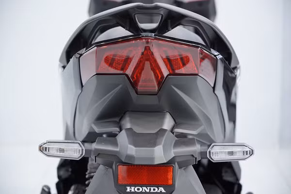 Mẫu xe ga thể thao 'độc lạ' của Honda vừa về Việt Nam: Màu mới cuốn hút, giá bao nhiêu?
