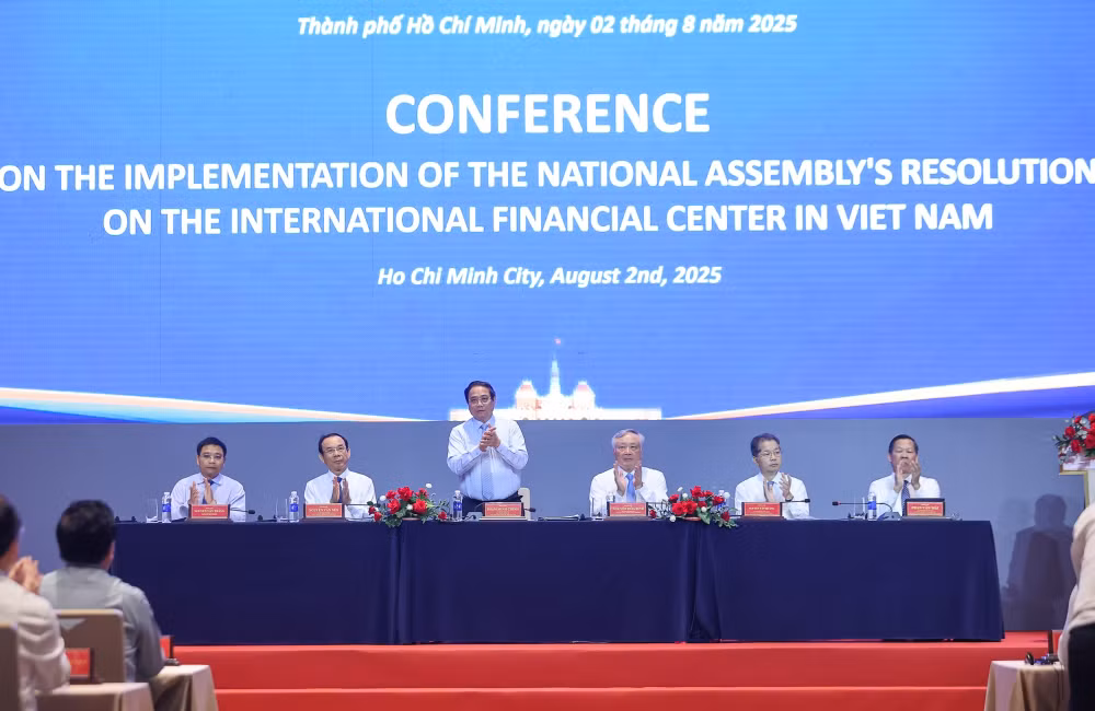 Thủ tướng chủ trì Hội nghị triển khai Nghị quyết của Quốc hội về Trung tâm tài chính quốc tế- Ảnh 2.