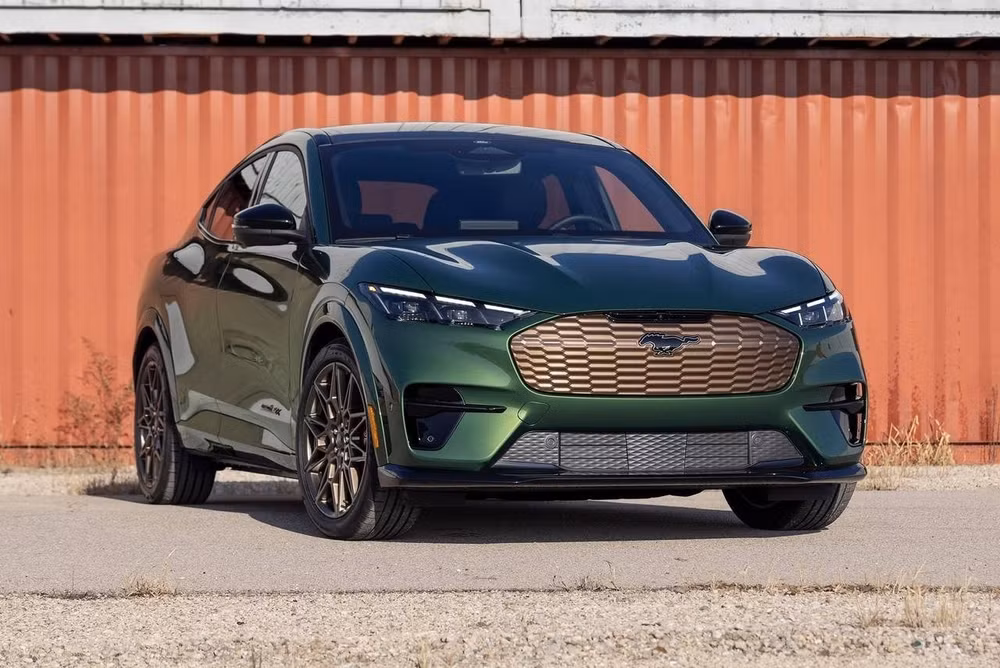 Xe thuần điện Ford Mustang Mach-E được các tín đồ tốc độ ngóng chờ - Ảnh: Edmunds