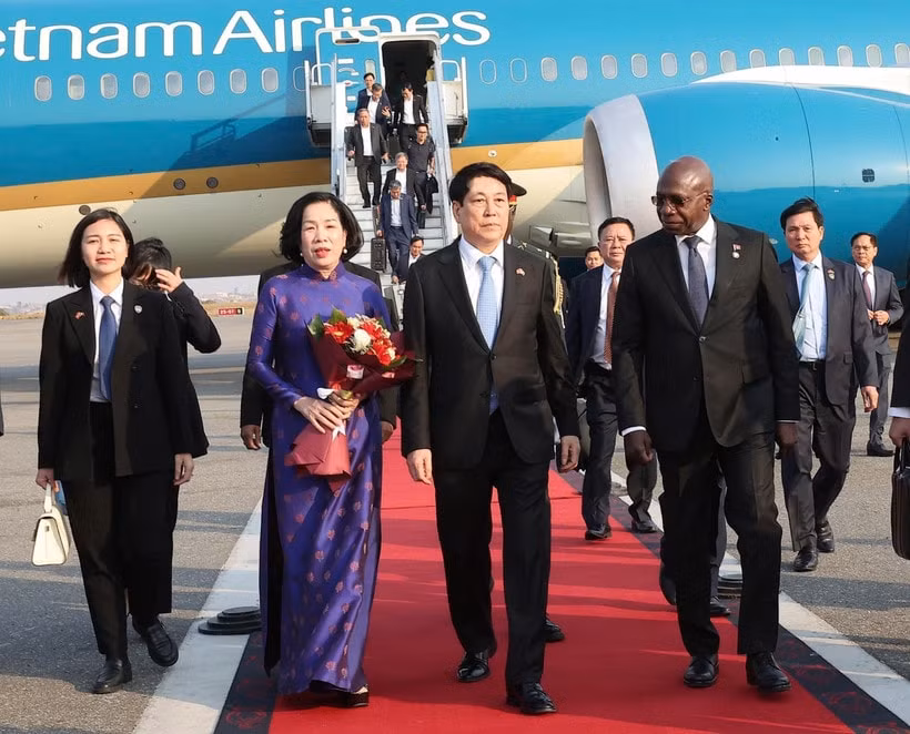 vna-potal-chu-tich-nuoc-luong-cuong-bat-dau-tham-cap-nha-nuoc-cong-hoa-angola-8194789.jpg