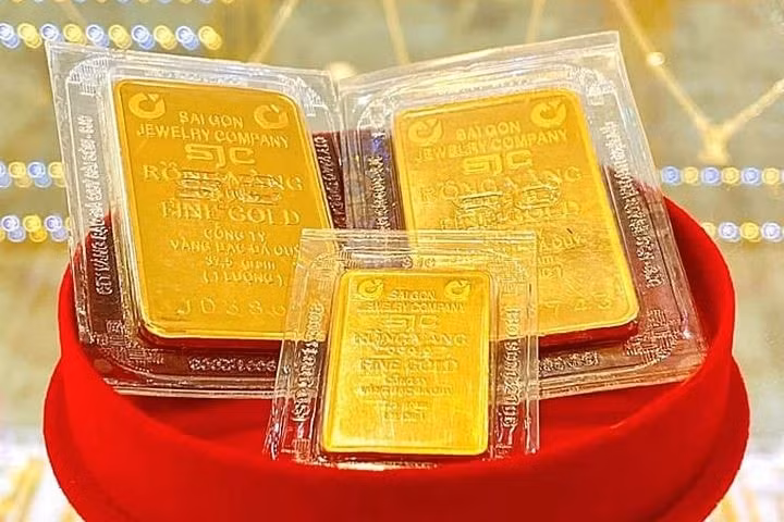 Giá vàng hôm nay 3/8: Giá vàng chạm ngưỡng 123,5 triệu đồng/lượng