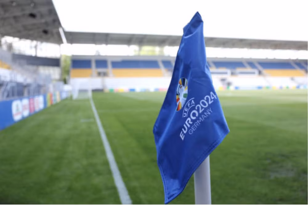 le khai mac euro 2024 mo man la bua tiec am nhac va anh sang hoanh trang hinh 1
