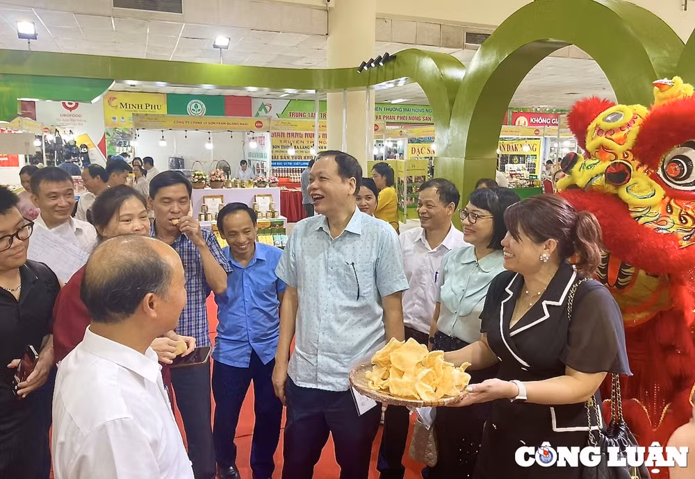 trai nghiem phien cho nong san dac san vung mien tai ha noi hinh 2