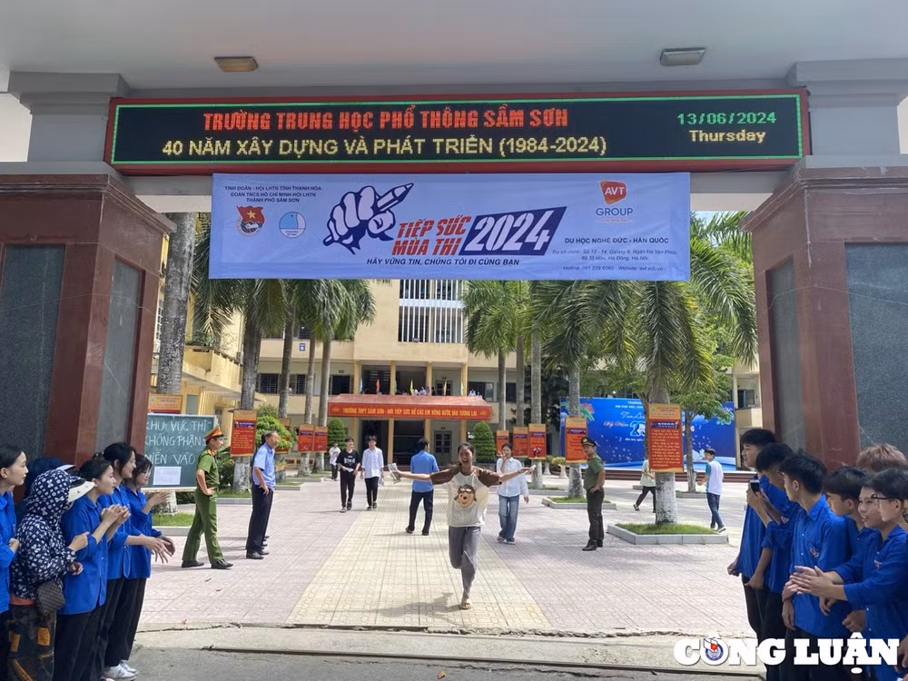 dinh chi 1 thi sinh su dung tai lieu trong buoi thi dau tien vao 10 thpt cong lap tai thanh hoa hinh 1