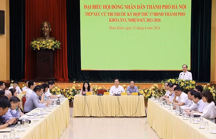 ha noi cu tri de nghi bo tri xe buyt loai nho dua don khach khu pho co de giam un tac hinh 1