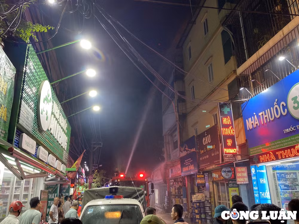 ha noi dang chay lon tai ngoi nha 6 tang o pho dinh cong ha hinh 2