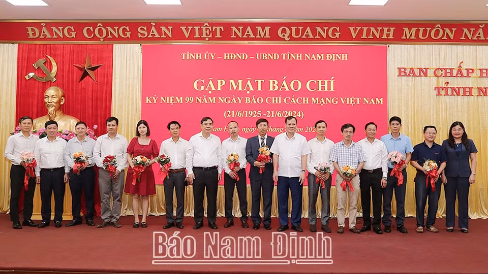 cac co quan bao chi co dong gop tich cuc va luon dong hanh vi su phat trien ben vung cua tinh nam dinh hinh 1