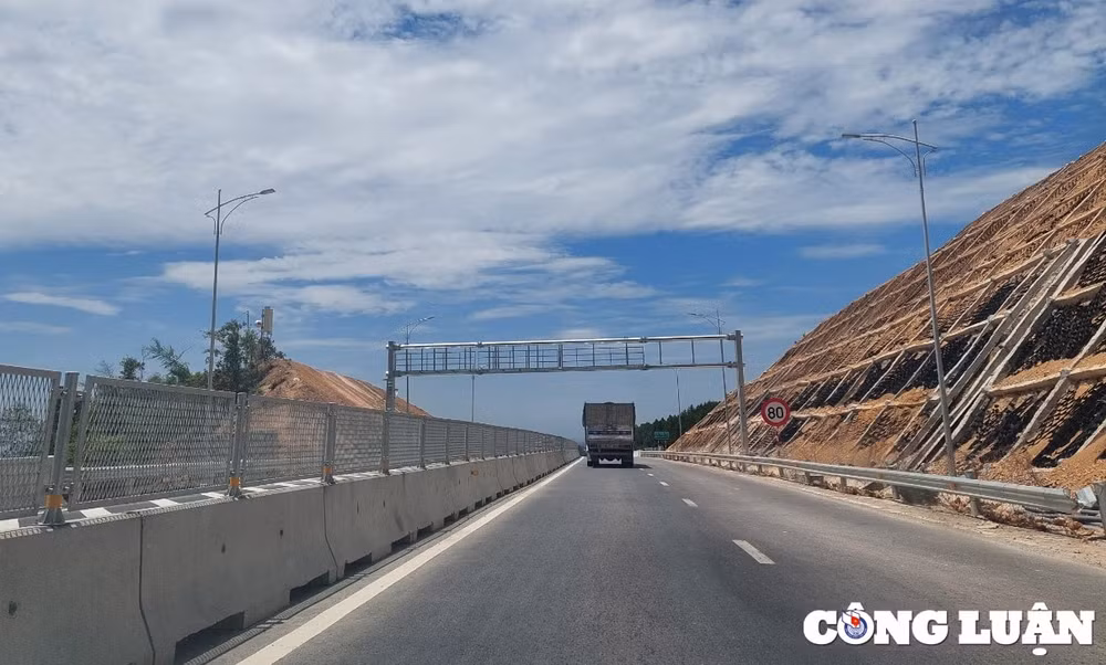 gap rut thi cong cao toc dien chau bai vot de thong xe vao ngay 30 6 hinh 5