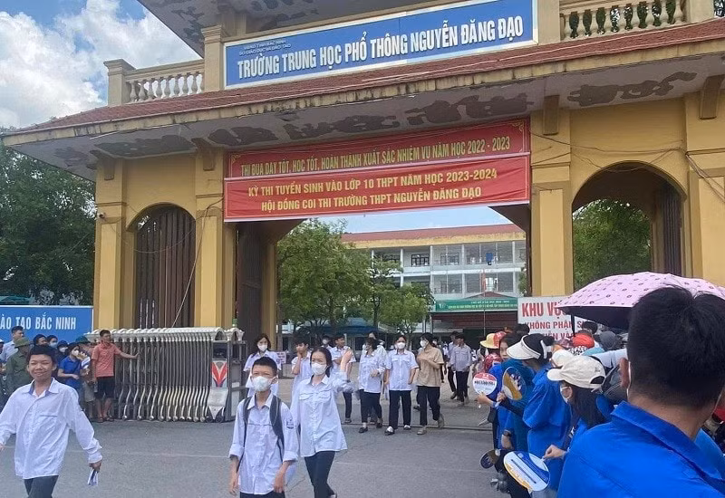 bac ninh xac minh thong tin giam thi vao nha ve sinh chup anh bai thi lop 10 cua thi sinh hinh 2