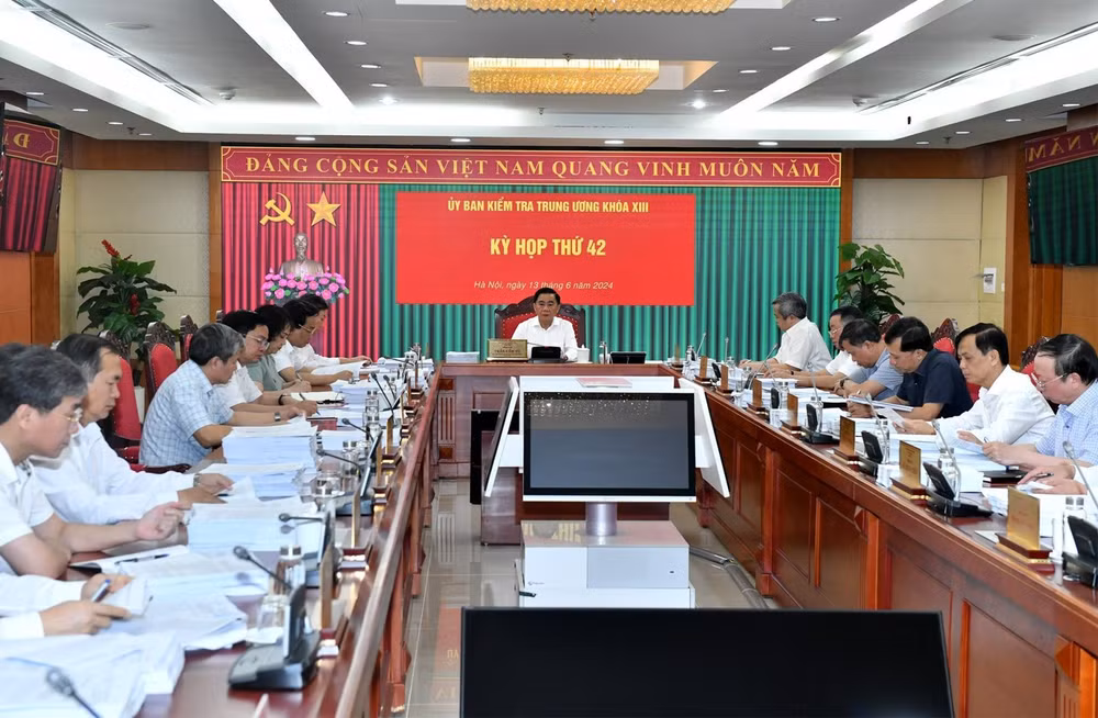 ky luat canh cao doi voi 3 nguyen chu tich ubnd tinh hinh 1