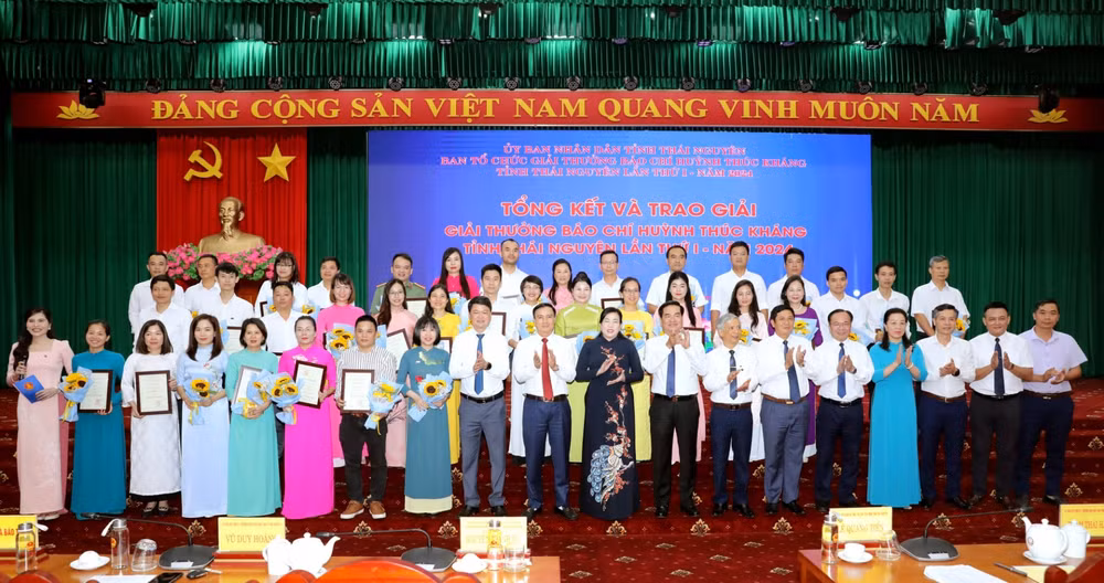 thai nguyen trao giai thuong bao chi huynh thuc khang lan thu i nam 2024 hinh 3