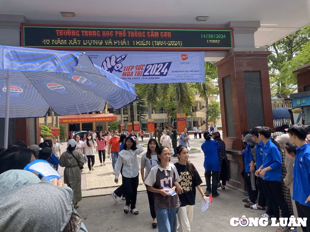 ky thi vao lop 10 thpt cong lap tai thanh hoa nhieu thi sinh bat khoc voi de thi mon toan hinh 3