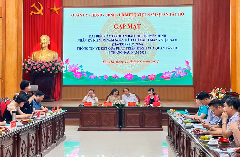 nhieu hoat dong trai nghiem thu vi dien ra tai le hoi sen ha noi 2024 hinh 2