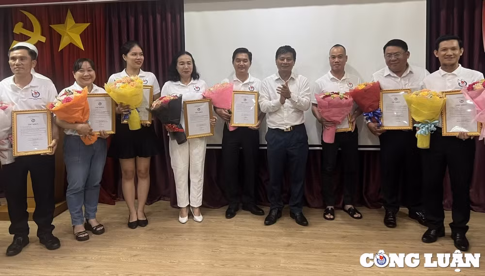 40 hoc vien hoan thanh lop boi duong nghiep vu bao chi truyen thong hinh 1