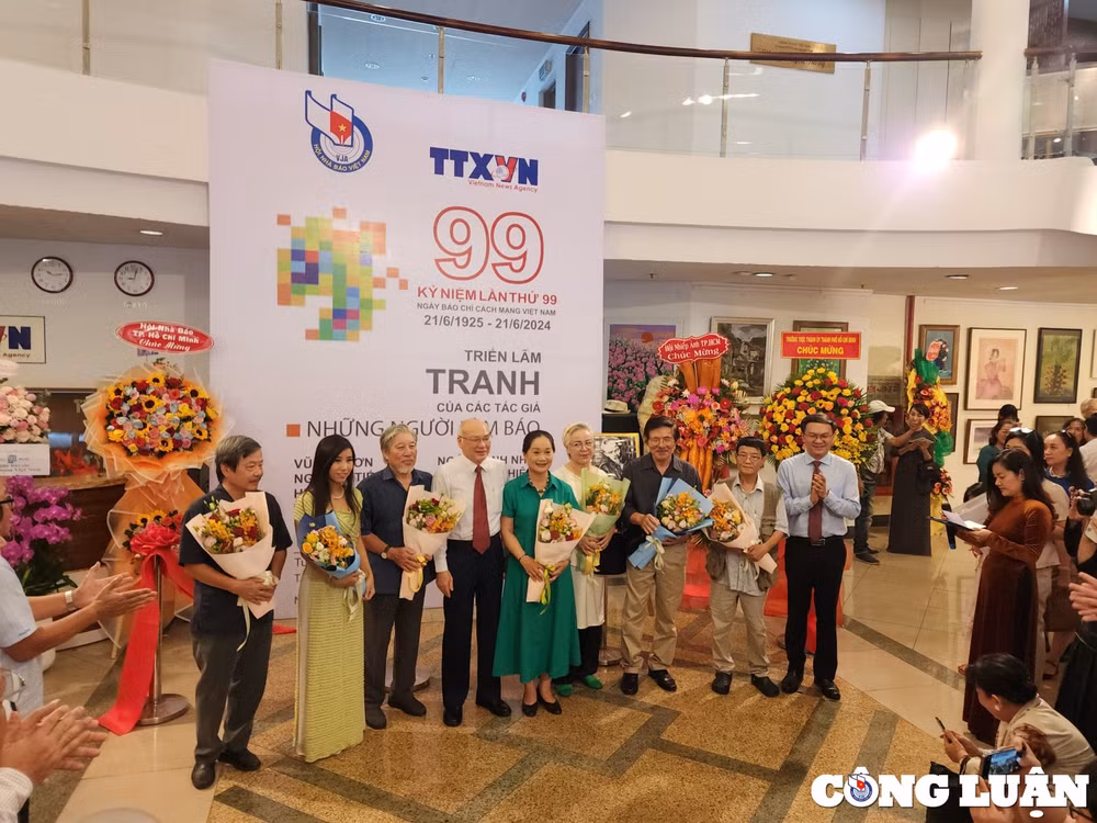 khai mac trien lam tranh 99 cua nhung nguoi lam bao hinh 5