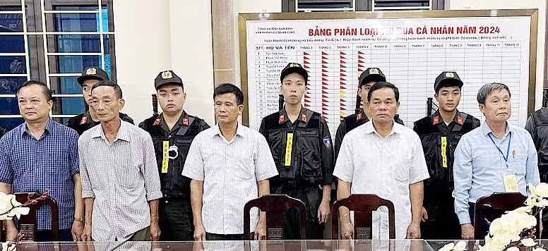 nam dinh khoi to bat tam giam can bo xa nghia hai lien quan den dat dai khu vuc con xanh hinh 1