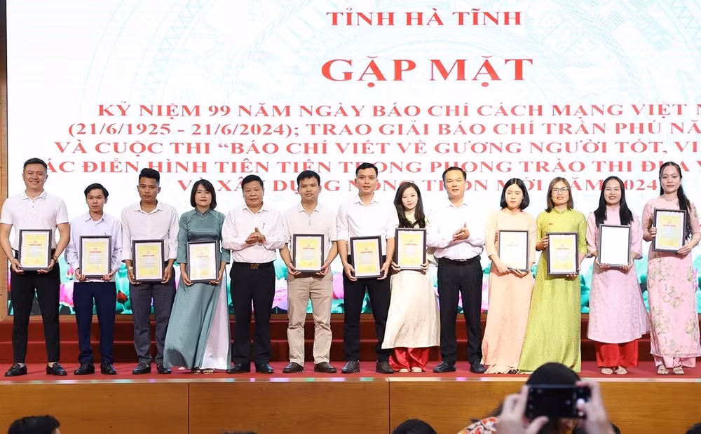 ha tinh gap mat ky niem ngay bao chi cach mang viet nam va trao giai cac cuoc thi hinh 2