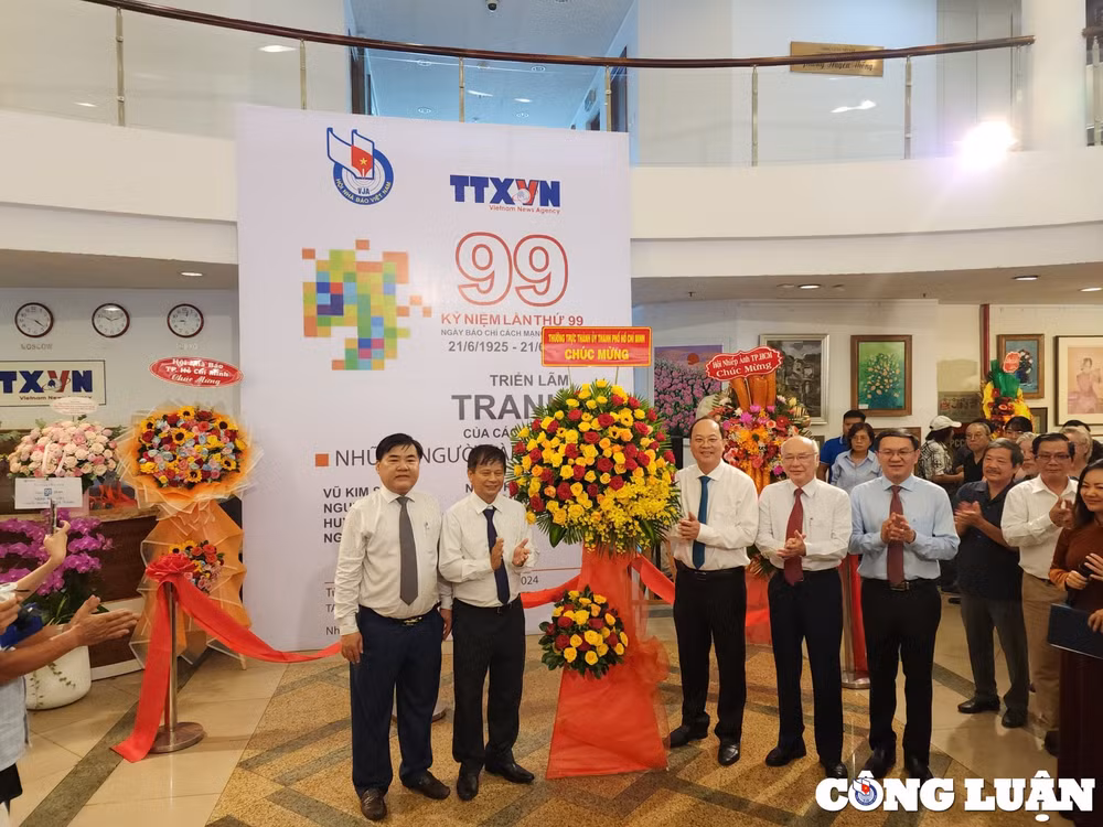 khai mac trien lam tranh 99 cua nhung nguoi lam bao hinh 6