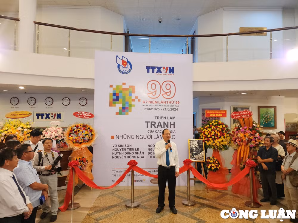 khai mac trien lam tranh 99 cua nhung nguoi lam bao hinh 3