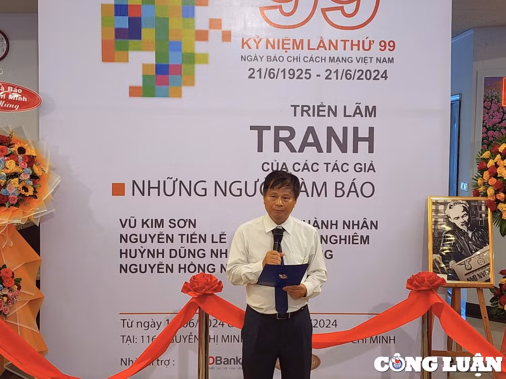 khai mac trien lam tranh 99 cua nhung nguoi lam bao hinh 2
