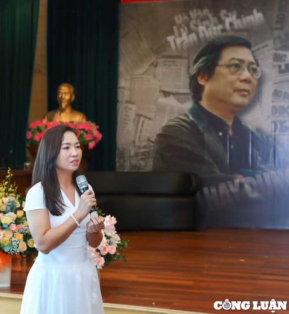 ra mat sach noi hay dung mon qua dac biet gui den nha bao ly sinh su tran duc chinh hinh 3
