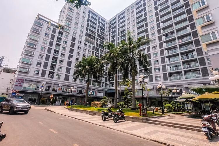tp hcm suc mua di ngang nhieu loai hinh van tang gia ban hinh 1