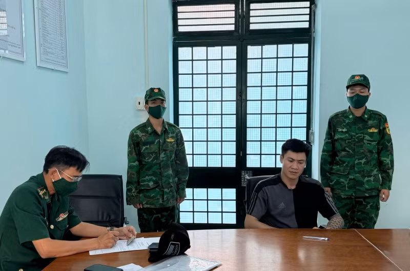 hai doi tuong truy na nguy hiem sa luoi tai cua khau quoc te moc bai hinh 2