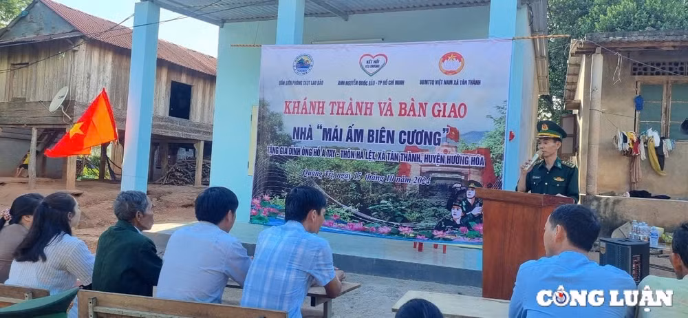 quang tri don bien phong cua khau quoc te lao bao ban giao mai am bien cuong cho ho ngheo hinh 1