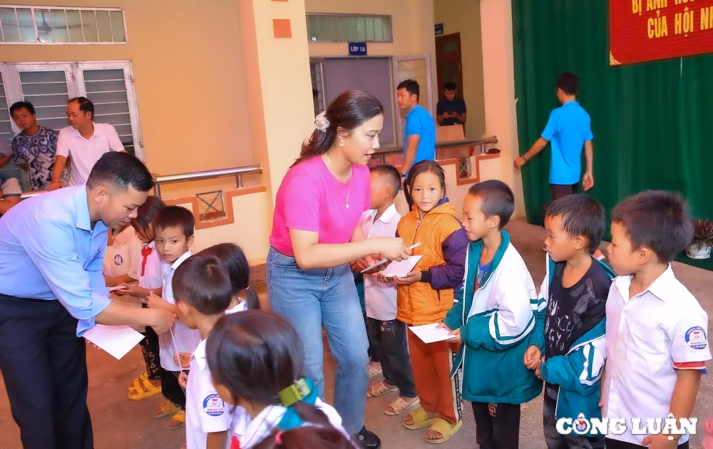 hoi nha bao viet nam va hanh trinh den voi cac diem truong vung lu tinh cao bang hinh 11