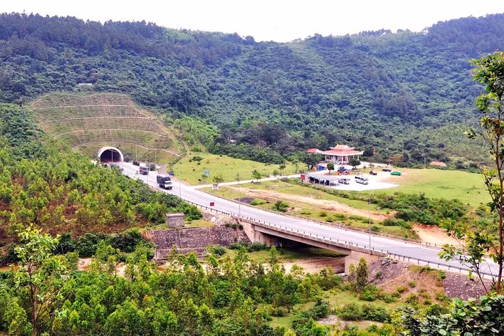 som dua den thanh mau lieu hanh tro thanh diem du lich van hoa tam linh hang dau cua tinh hinh 1