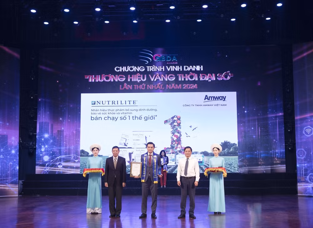 amway vinh du nhan giai thuong thuong hieu vang phat trien ben vung hinh 1