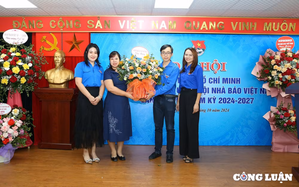 nang cap tu chi doan len doan co so la mot buoc tien quan trong cua doan thanh nien co quan trung uong hoi nha bao viet nam hinh 17