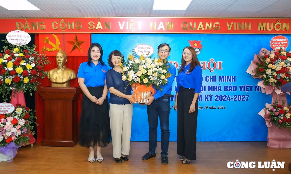 nang cap tu chi doan len doan co so la mot buoc tien quan trong cua doan thanh nien co quan trung uong hoi nha bao viet nam hinh 16