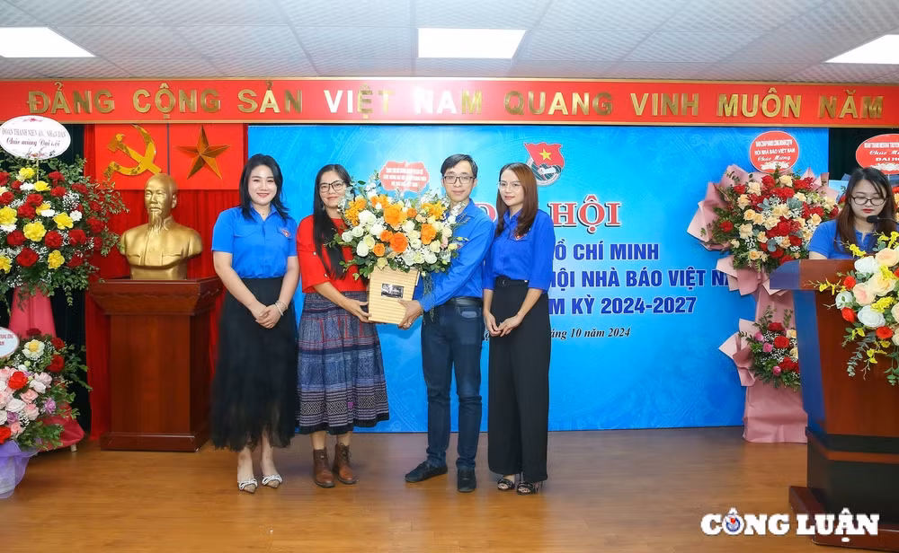 nang cap tu chi doan len doan co so la mot buoc tien quan trong cua doan thanh nien co quan trung uong hoi nha bao viet nam hinh 12