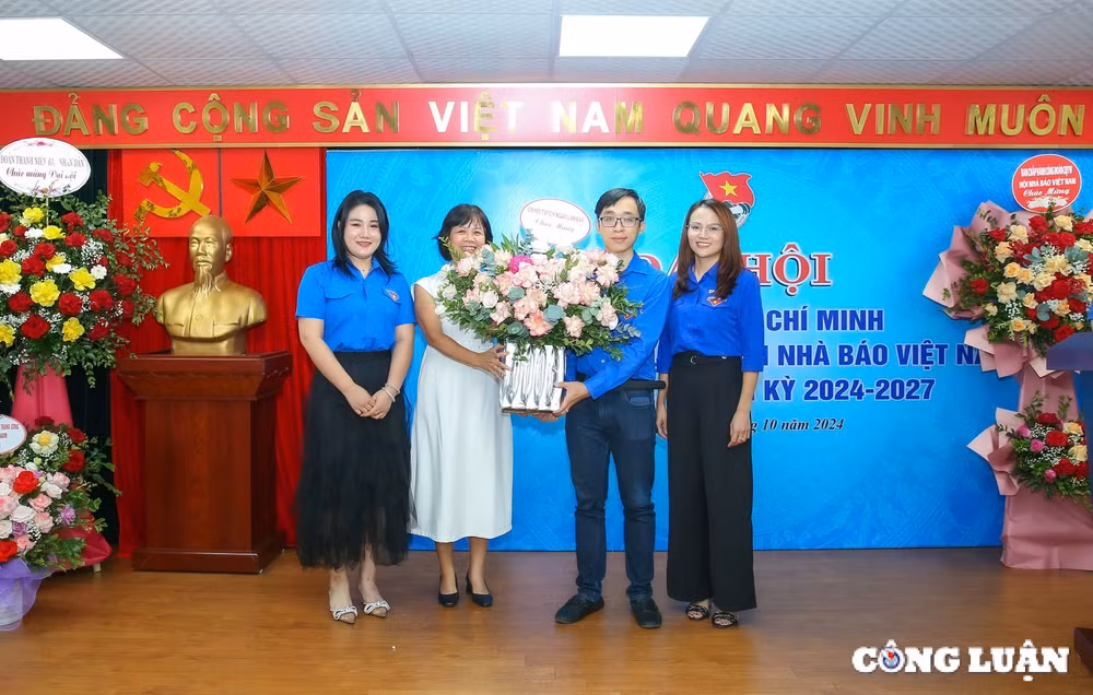 nang cap tu chi doan len doan co so la mot buoc tien quan trong cua doan thanh nien co quan trung uong hoi nha bao viet nam hinh 18