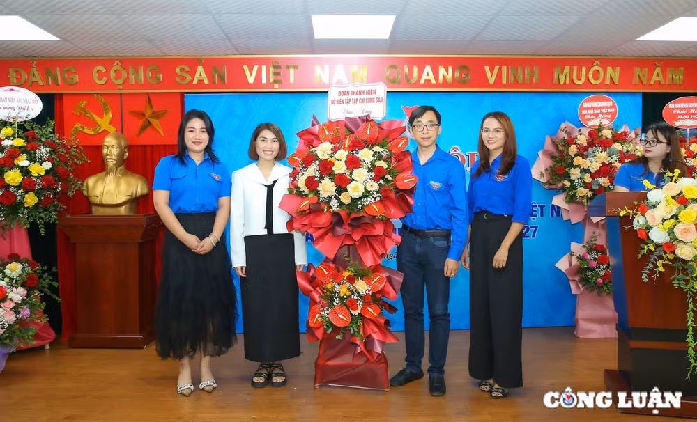 nang cap tu chi doan len doan co so la mot buoc tien quan trong cua doan thanh nien co quan trung uong hoi nha bao viet nam hinh 21