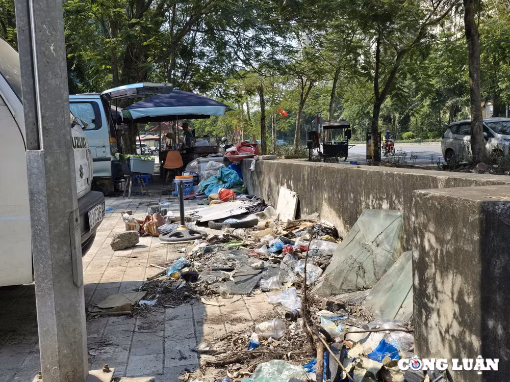 dat cay xanh va via he bi lan chiem de lam hang quan lam xau bo mat quan trung tam ha noi hinh 8