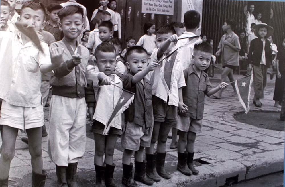 ha noi ngay giai phong 70 nam ve truoc muon dam mot nha long vui mung khon xiet ke hinh 14