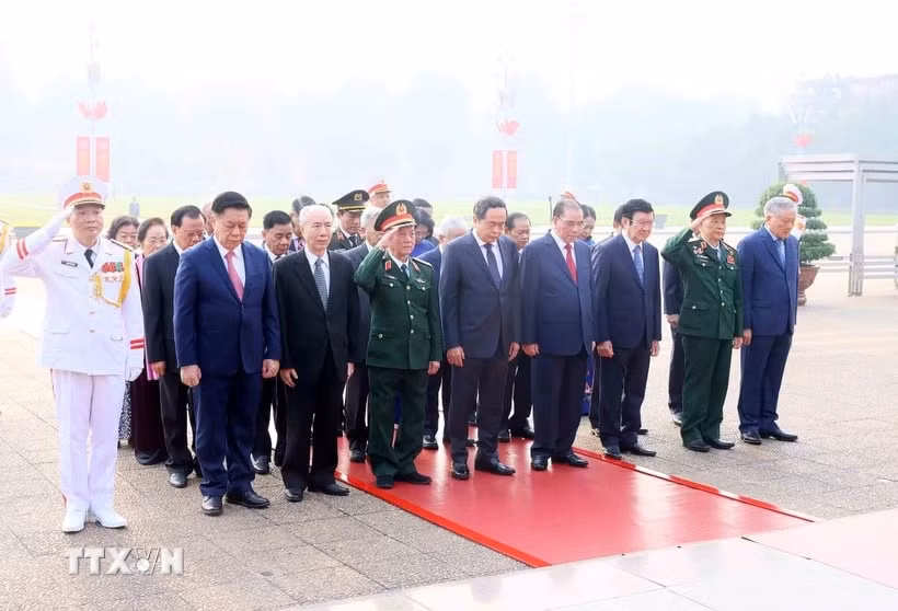 lanh dao dang va nha nuoc vao lang vieng chu tich ho chi minh hinh 1