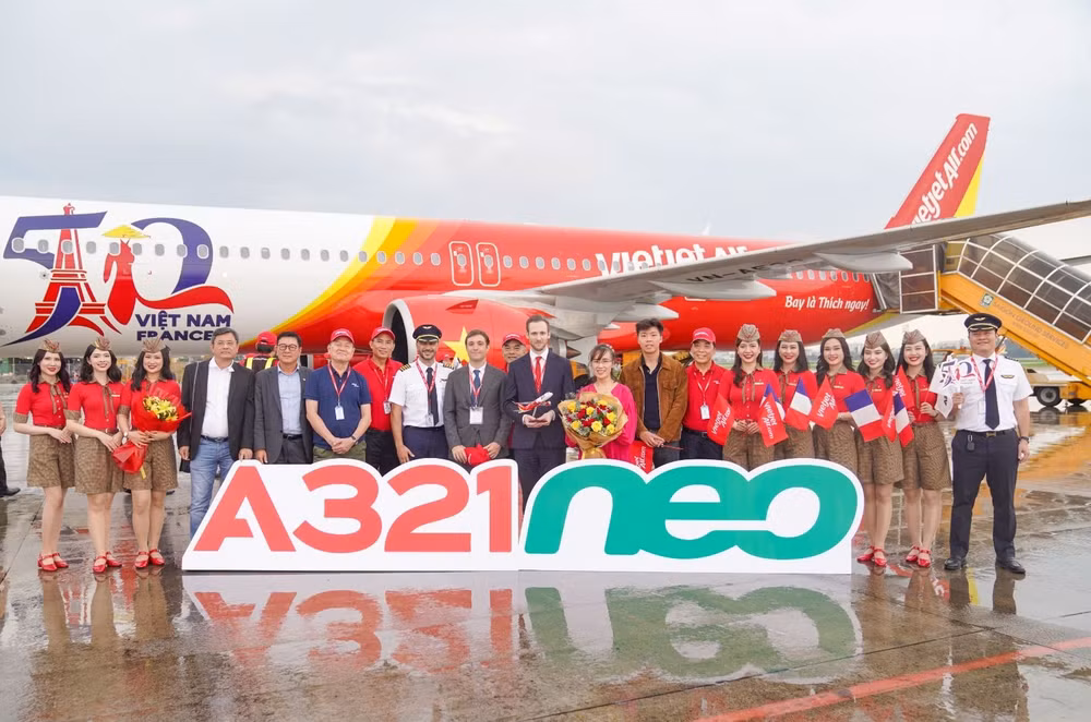 tau bay mang bieu tuong ky niem 50 nam quan he ngoai giao viet nam phap da ve toi tp ho chi minh sau hanh trinh cam xuc hinh 3