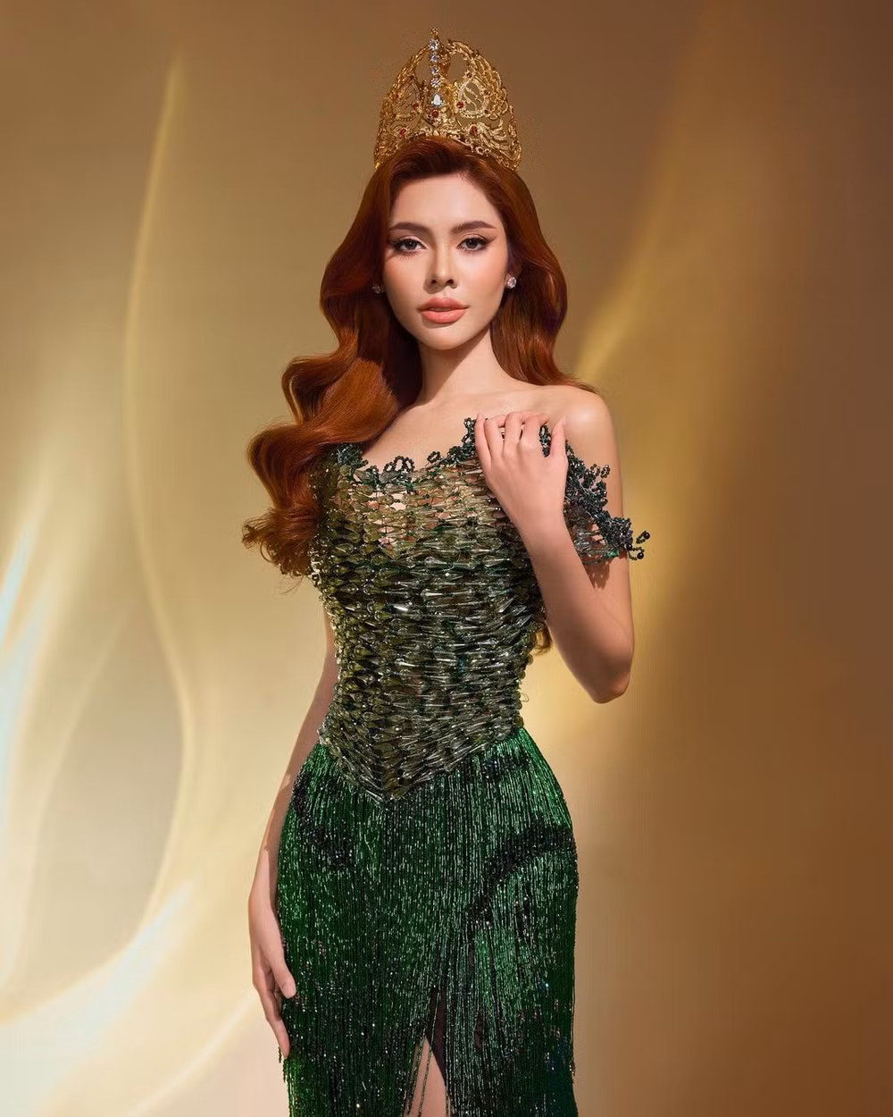 lum xum chua dut 2 nguoi dep bo thi hoa hau hoa binh 2024 hinh 2