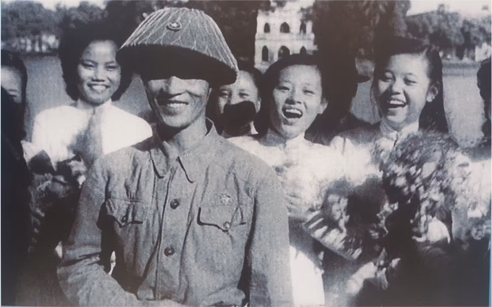 ha noi ngay giai phong 70 nam ve truoc muon dam mot nha long vui mung khon xiet ke hinh 18