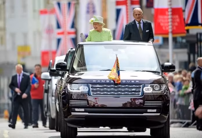 bo suu tap xe land rover cua nu hoang elizabeth ii hinh 1
